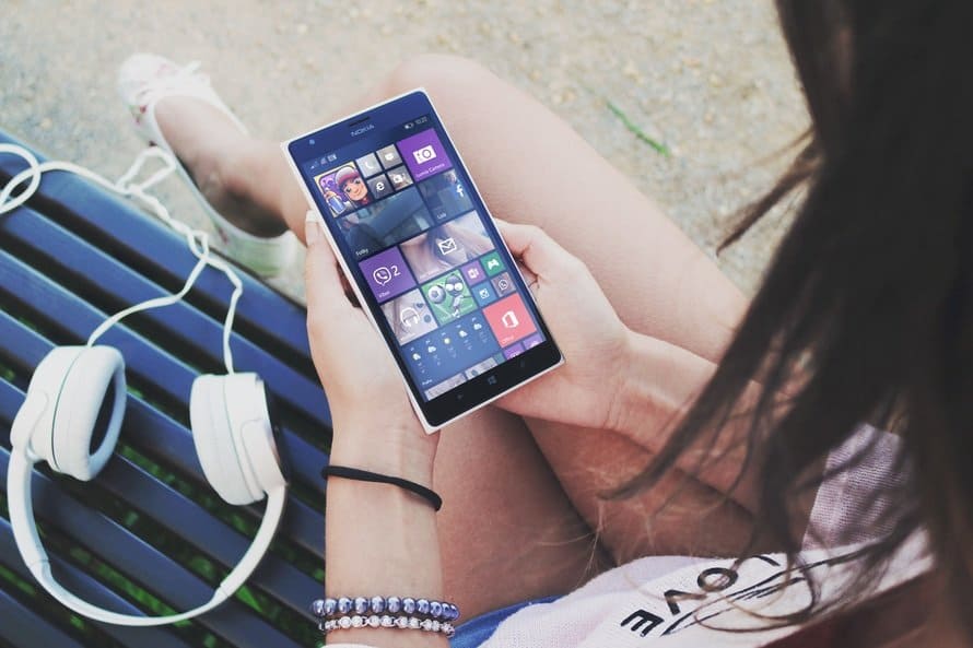 8 Reasons Why You Should Use Twitter Featured Image