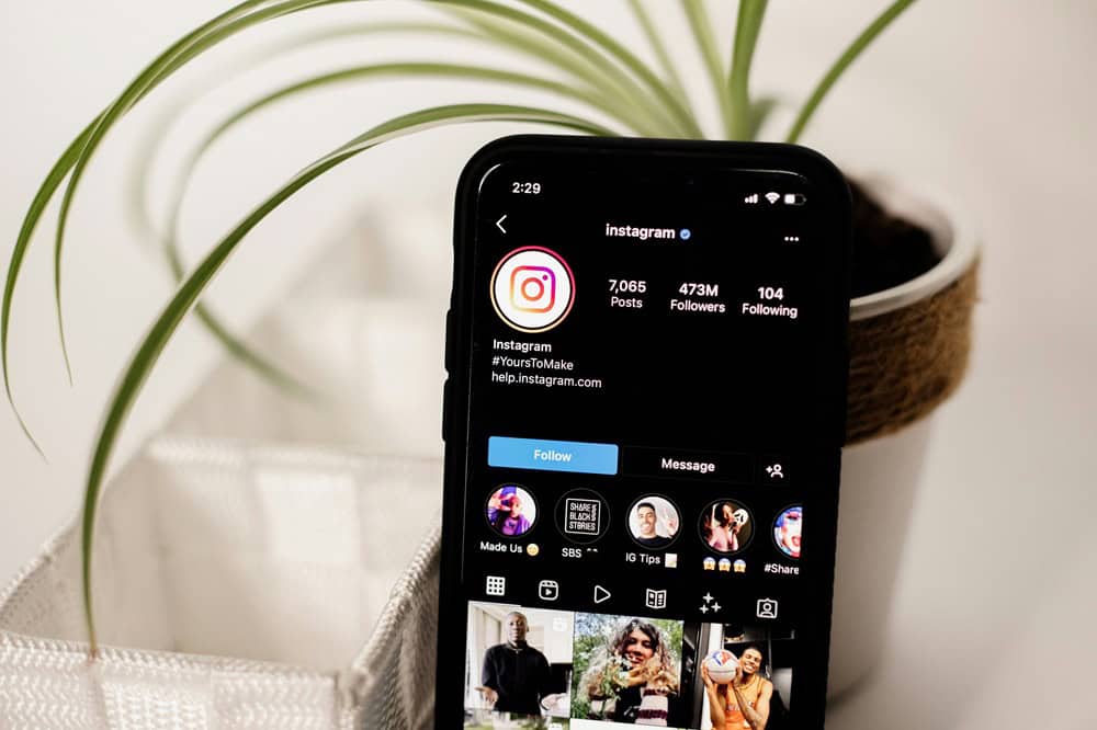 Instagram 